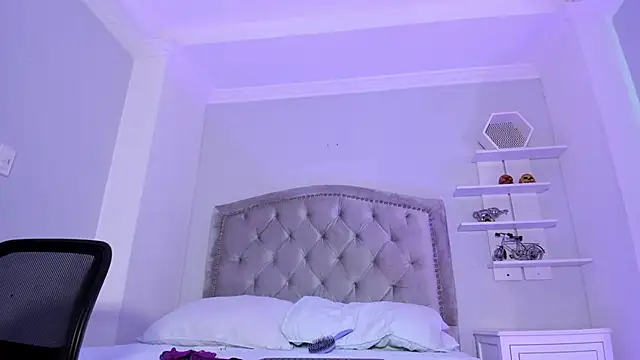 CamileHolmes online show from February 9, 2025, 8:44 am