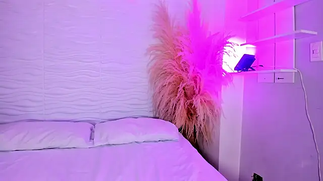 CamileHolmes online show from January 13, 2026, 5:24 am