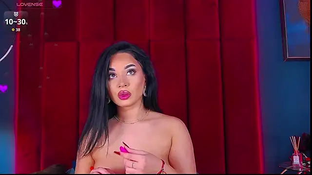 Snapshot of MadyLuxxx chatting on October 24, 2025, 7:21 pm MadyLuxxx online show from October 24, 2025, 7:21 pm