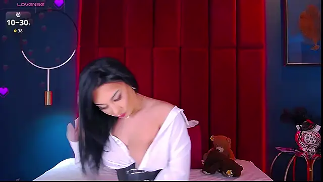 Snapshot of MadyLuxxx chatting on November 25, 2025, 7:58 pm MadyLuxxx online show from November 25, 2025, 7:58 pm