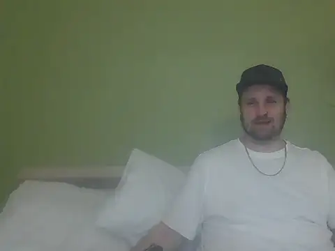 Snapshot of BlueEyedGuyPNW chatting on April 29, 2026, 7:53 pm BlueEyedGuyPNW online show from April 29, 2026, 7:53 pm