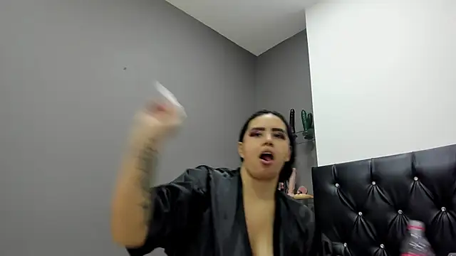 MariaGaitan online show from February 8, 2025, 4:04 pm