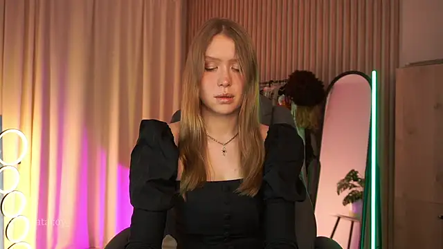 Snapshot of TataCoy chatting on March 15, 2025, 1:07 pm TataCoy online show from March 15, 2025, 1:07 pm