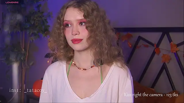 Snapshot of TataCoy chatting on November 18, 2025, 12:42 pm TataCoy online show from November 18, 2025, 12:42 pm