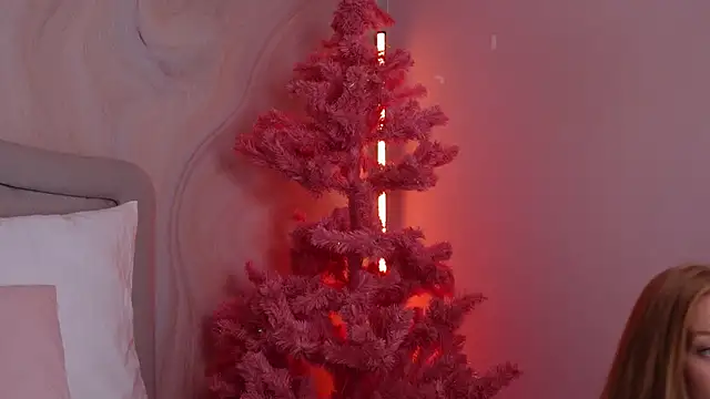 Snapshot of GingerEllis chatting on December 13, 2024, 4:22 am GingerEllis online show from December 13, 2024, 4:22 am