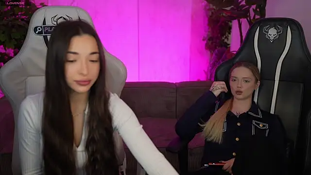 Jasmine Flow online show from December 4, 2025, 8:23 am