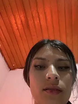 Tiffanysurez  online show from October 8, 2025, 2:53 am