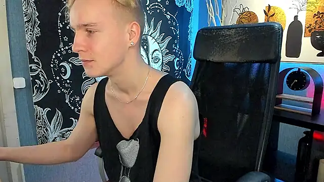 Snapshot of AlexxSweet chatting on December 3, 2024, 9:44 am AlexxSweet online show from December 3, 2024, 9:44 am