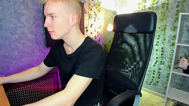 Snapshot of AlexxSweet chatting on January 4, 2025, 6:09 am AlexxSweet online show from January 4, 2025, 6:09 am