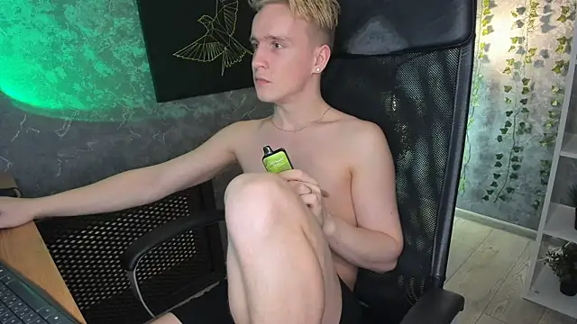 Snapshot of AlexxSweet chatting on January 18, 2025, 3:59 pm AlexxSweet online show from January 18, 2025, 3:59 pm