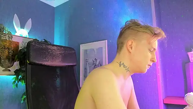 Snapshot of AlexxSweet chatting on March 8, 2026, 8:18 am AlexxSweet online show from March 8, 2026, 8:18 am