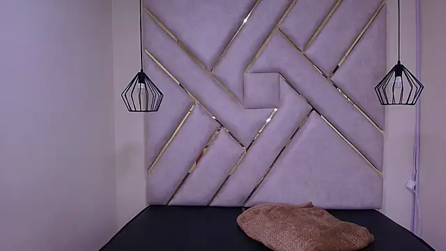 nalalye cruzz  online show from March 22, 2025, 3:09 am