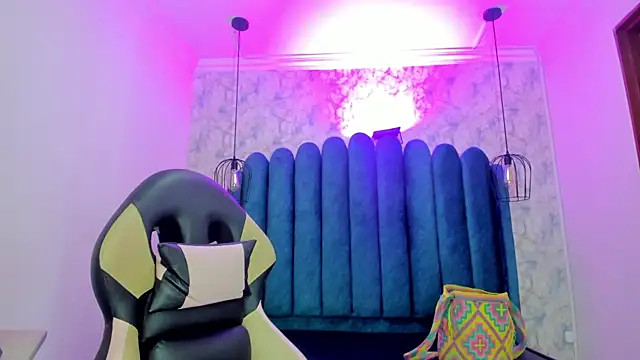 nalalye cruzz  online show from January 9, 2026, 2:58 am