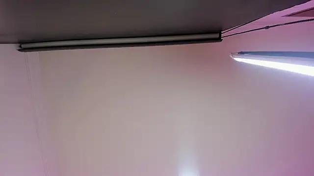 nalalye cruzz  online show from March 4, 2026, 2:39 am