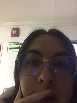 Snapshot of nalalye_cruzz_ chatting on May 3, 2026, 1:11 am nalalye cruzz online show from May 3, 2026, 1:11 am