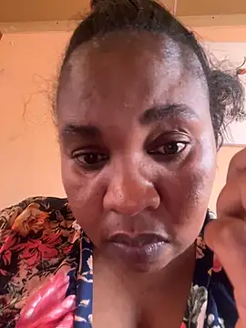 Snapshot of ZOQULUx chatting on December 6, 2024, 11:44 am ZOQULUx online show from December 6, 2024, 11:44 am