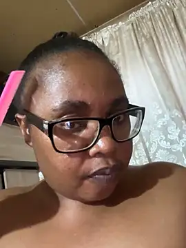 Snapshot of ZOQULUx chatting on February 5, 2025, 4:58 pm ZOQULUx online show from February 5, 2025, 4:58 pm