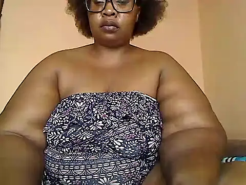 Snapshot of ZOQULUx chatting on February 13, 2025, 7:35 am ZOQULUx online show from February 13, 2025, 7:35 am