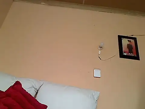 Snapshot of ZOQULUx chatting on February 16, 2025, 10:43 am ZOQULUx online show from February 16, 2025, 10:43 am