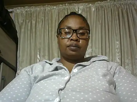 Snapshot of ZOQULUx chatting on March 17, 2025, 5:49 pm ZOQULUx online show from March 17, 2025, 5:49 pm