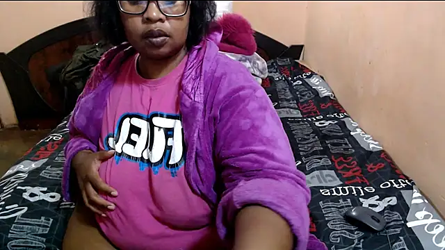 Snapshot of ZOQULUx chatting on May 27, 2026, 5:04 am ZOQULUx online show from May 27, 2026, 5:04 am