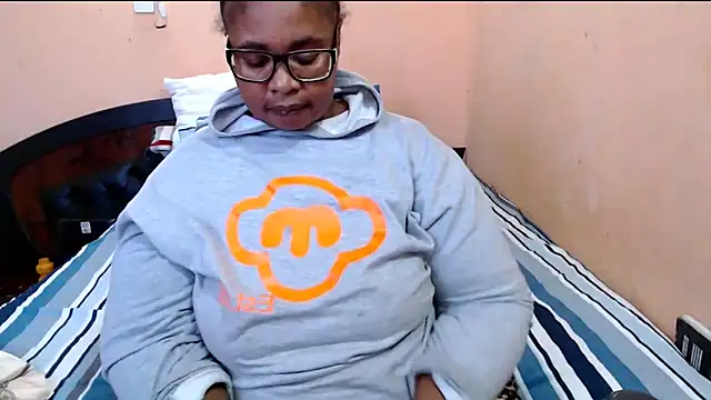 Snapshot of ZOQULUx chatting on June 7, 2026, 9:35 am ZOQULUx online show from June 7, 2026, 9:35 am