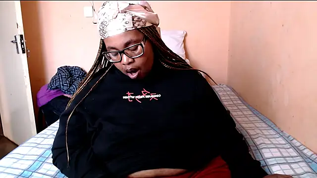 Snapshot of ZOQULUx chatting on June 25, 2026, 11:15 am ZOQULUx online show from June 25, 2026, 11:15 am
