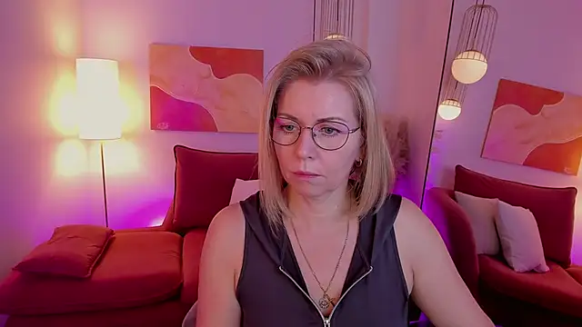 Annie Light online show from November 12, 2025, 5:52 am