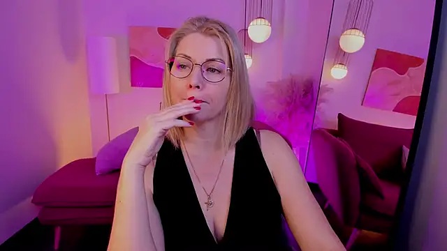 Annie Light online show from November 23, 2025, 1:44 pm