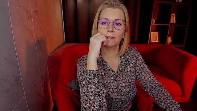 Annie Light online show from December 2, 2025, 5:57 am