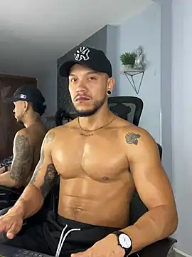 ARON TAYLER01 online show from February 2, 2025, 12:35 pm