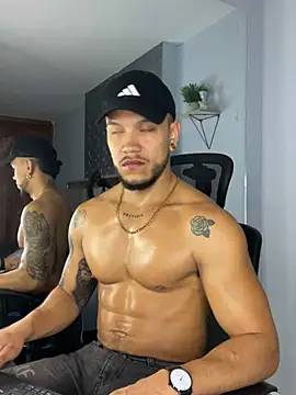 ARON TAYLER01 online show from February 4, 2025, 12:55 pm