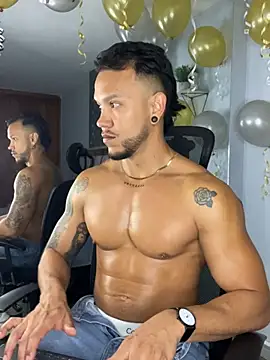 ARON TAYLER01 online show from March 2, 2025, 12:43 pm