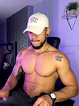 ARON TAYLER01 online show from September 25, 2025, 10:30 am