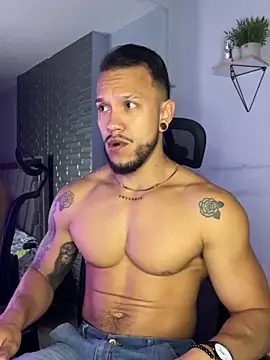 ARON TAYLER01 online show from October 9, 2025, 10:35 am