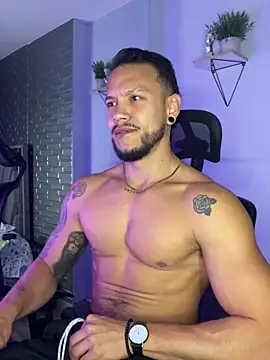 ARON TAYLER01 online show from October 15, 2025, 10:37 am