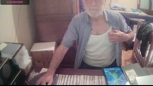 Snapshot of terrybare chatting on March 5, 2025, 6:23 pm terrybare online show from March 5, 2025, 6:23 pm