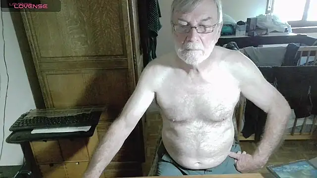 Snapshot of terrybare chatting on May 29, 2026, 10:13 am terrybare online show from May 29, 2026, 10:13 am