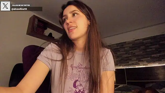Snapshot of alicewilloww chatting on February 21, 2025, 5:35 am alicewilloww online show from February 21, 2025, 5:35 am