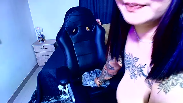 Snapshot of SweetIsabella_x chatting on June 10, 2026, 6:01 am SweetIsabella x online show from June 10, 2026, 6:01 am