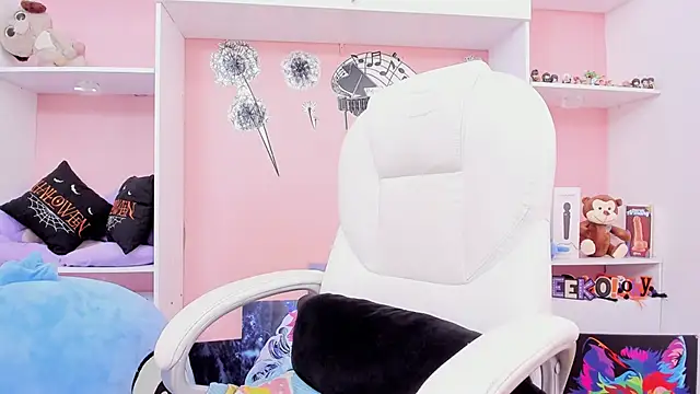 esmeralda112 online show from December 13, 2025, 7:53 pm