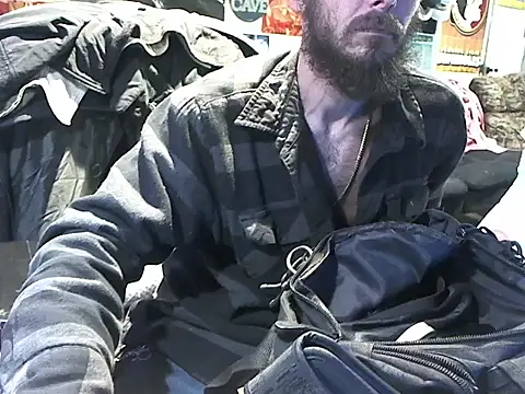 Snapshot of CloudDadddyyy420 chatting on January 7, 2025, 7:10 am CloudDadddyyy420 online show from January 7, 2025, 7:10 am