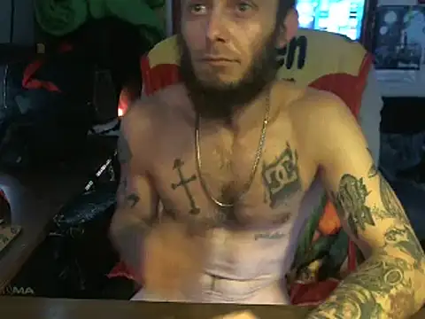 Snapshot of CloudDadddyyy420 chatting on March 16, 2025, 9:47 pm CloudDadddyyy420 online show from March 16, 2025, 9:47 pm