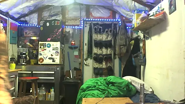 Snapshot of CloudDadddyyy420 chatting on September 18, 2025, 4:14 am CloudDadddyyy420 online show from September 18, 2025, 4:14 am