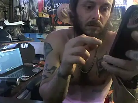 Snapshot of CloudDadddyyy420 chatting on October 3, 2025, 10:29 pm CloudDadddyyy420 online show from October 3, 2025, 10:29 pm