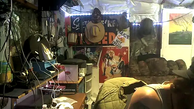 CloudDadddyyy420 online show from December 20, 2025, 7:32 pm