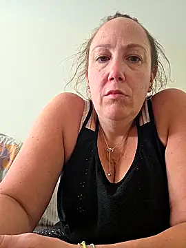 Wisie Cutie online show from May 8, 2026, 12:10 pm