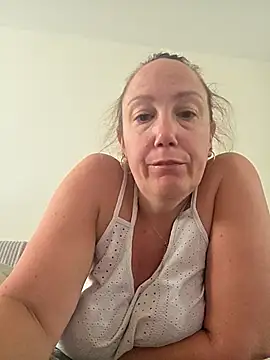 Wisie Cutie online show from May 10, 2026, 12:21 pm