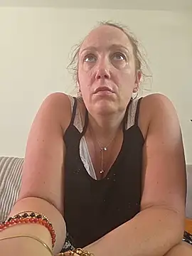 Wisie Cutie online show from May 26, 2026, 3:52 pm