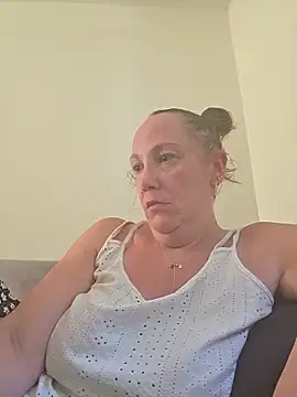 Wisie Cutie online show from May 27, 2026, 4:15 pm